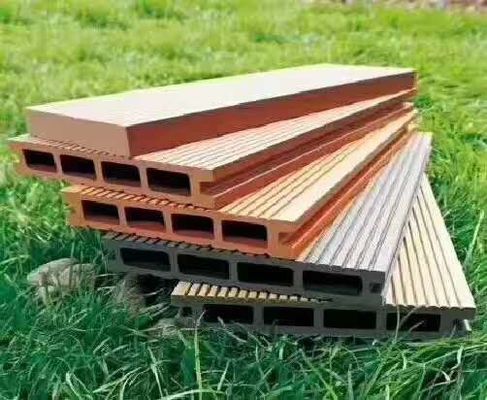 Ventana plástica de madera de la puerta de la placa de JWELL que hace la línea de la protuberancia del perfil del PVC WPC de la máquina PE PP