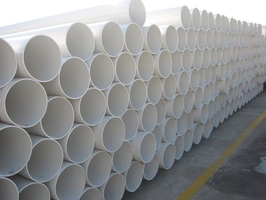 Cadena de producción plástica del tubo del agua compuesta del PVC de tres capas