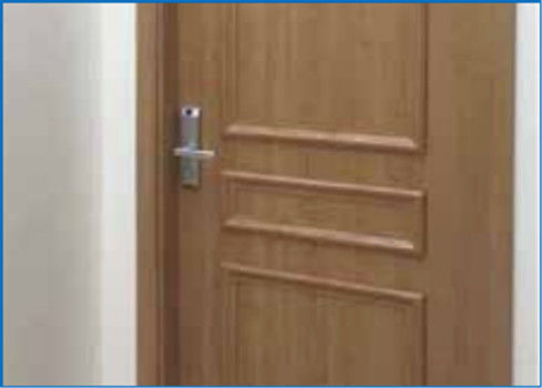 PVC de JWELL que pela la puerta del tablero de WPC que hace espuma que hace la línea de la protuberancia del perfil del PVC de la máquina