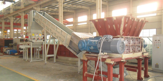 consumo de energía baja plástico de la máquina de la trituradora de residuos de la botella de 22kw 3000kg/H